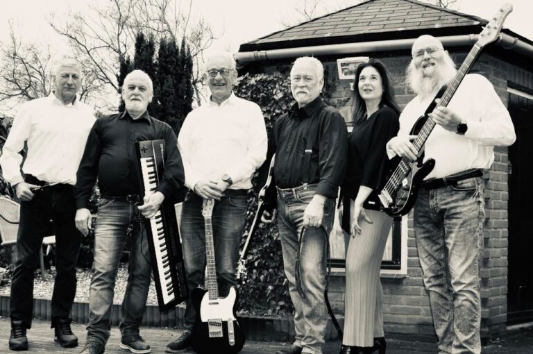 Live dansmuziek DejaVu — muziek in Deventer